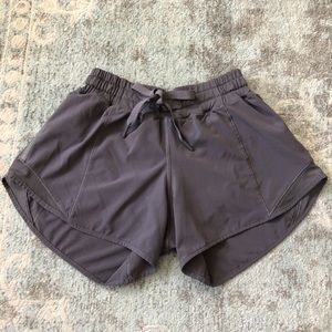 Lululemon Hotty Hot Short Long sz2 Magnum EUC
